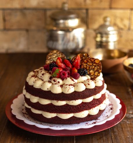 Bolo Red Velvet com Frutas Vermelhas